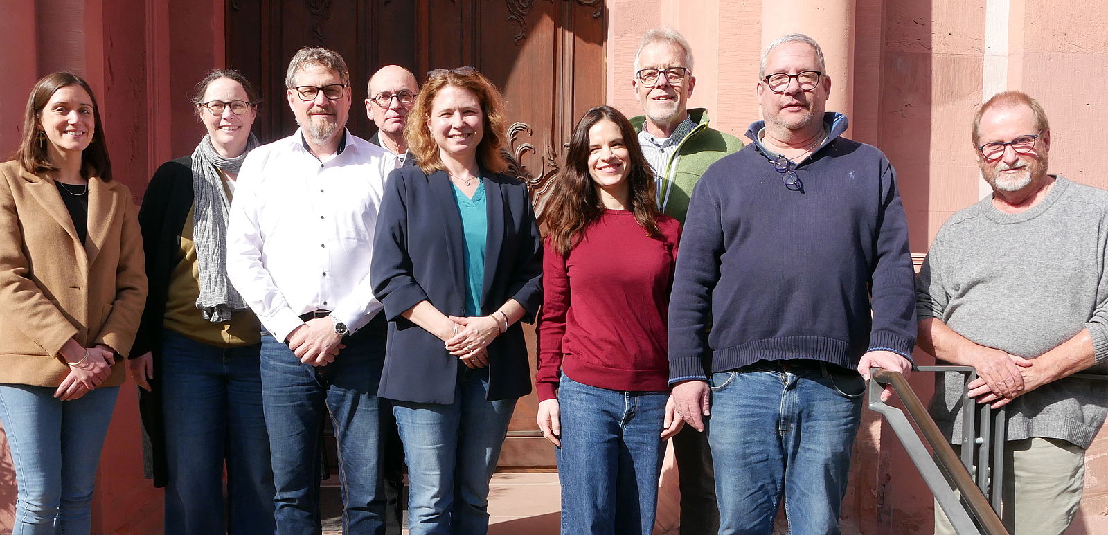 Kinderschutzbund Landesverband Rheinland-Pfalz v. l. n. r.: Christiane Breido (Beisitzerin), Verena Alhäuser (Beisitzerin), Stefan Etteldorf (Schatzmeister), Stephan Danzer (Beisitzer), Deborah Leib (Geschäftsführerin), Helga Habig (Geschäftsführerin), Joachim Türk (Beisitzer), Christian Zainhofer (stellv. Vorsitzender), Klaus Peter Lohest (Vorsitzender)